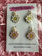 Load image into Gallery viewer, Flower Earring Duo