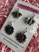 Load image into Gallery viewer, Flower Bee Earring Duo
