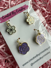 Load image into Gallery viewer, Flower Earring Duo