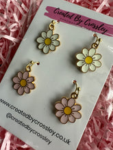 Load image into Gallery viewer, Flower Earring Duo