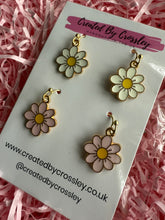 Load image into Gallery viewer, Flower Earring Duo