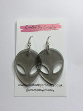 Load image into Gallery viewer, Black Resin Alien Head Earrings