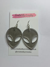 Load image into Gallery viewer, Black Resin Alien Head Earrings