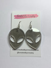 Load image into Gallery viewer, Black Resin Alien Head Earrings