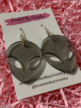 Load image into Gallery viewer, Black Resin Alien Head Earrings