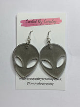 Load image into Gallery viewer, Black Resin Alien Head Earrings