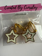 Load image into Gallery viewer, White Outline Star Clip On Earrings
