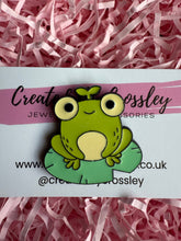 Load image into Gallery viewer, Lilypad Frog Pin Badge
