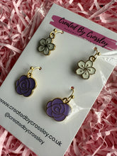 Load image into Gallery viewer, Flower Earring Duo

