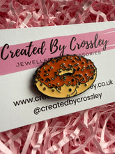 Load image into Gallery viewer, Bagel Cat Pin Badge

