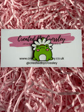 Load image into Gallery viewer, Flower Frog Pin Badge
