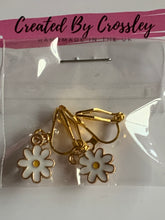 Load image into Gallery viewer, Mini Daisy Flower Clip On Earrings
