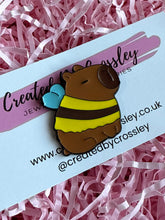 Load image into Gallery viewer, Bee Capybara Pin Badge

