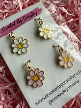 Load image into Gallery viewer, Flower Earring Duo
