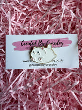 Load image into Gallery viewer, White Cat Pin Badge
