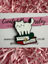 Load image into Gallery viewer, Book Cat Pin Badge
