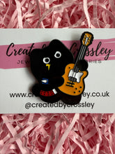 Load image into Gallery viewer, Guitar Cat Pin Badge
