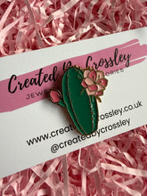 Load image into Gallery viewer, Flower Cactus Pin Badge
