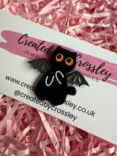 Load image into Gallery viewer, Bat Cat Pin Badge
