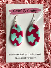 Load image into Gallery viewer, Pink Blue Star Oval Clay Earrings and Necklace
