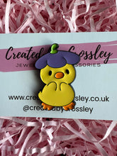Load image into Gallery viewer, Flower Duck Pin Badge
