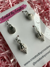 Load image into Gallery viewer, Shells Earring Duo
