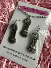 Load image into Gallery viewer, Yarn Jewellery Set
