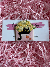 Load image into Gallery viewer, Flower Cat Envelope Pin Badge
