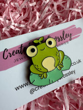Load image into Gallery viewer, Lilypad Frog Pin Badge
