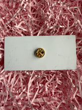 Load image into Gallery viewer, Cool People Read Pin Badge
