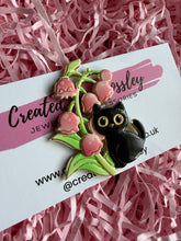 Load image into Gallery viewer, Flower Cat Pin Badge
