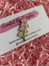 Load image into Gallery viewer, Pink Flower Pin Badge
