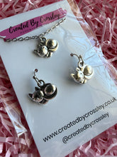 Load image into Gallery viewer, Sleepy Cat Jewellery Set

