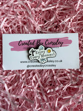 Load image into Gallery viewer, Enjoy Every Moment Pin Badge
