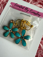 Load image into Gallery viewer, Blue Gem Flower Clip On Earrings
