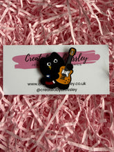 Load image into Gallery viewer, Guitar Cat Pin Badge
