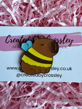 Load image into Gallery viewer, Bee Capybara Pin Badge
