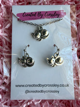 Load image into Gallery viewer, Sleepy Cat Jewellery Set
