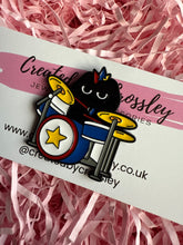 Load image into Gallery viewer, Drum Cat Pin Badge
