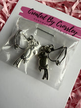 Load image into Gallery viewer, Parrot Clip On Earrings
