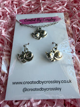Load image into Gallery viewer, Sleepy Cat Jewellery Set
