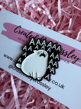Load image into Gallery viewer, Screaming Cat Pin Badge
