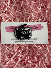 Load image into Gallery viewer, Bowl Cat Pin Badge
