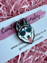 Load image into Gallery viewer, Cool Husky Dog Pin Badge
