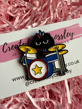 Load image into Gallery viewer, Drum Cat Pin Badge
