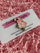 Load image into Gallery viewer, Pink Flower Pin Badge
