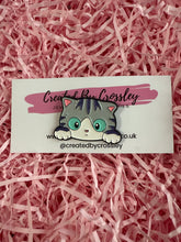 Load image into Gallery viewer, Grey Cat Pin Badge
