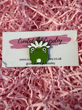 Load image into Gallery viewer, Flower Frog Pin Badge
