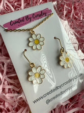 Load image into Gallery viewer, White Flower Jewellery Set

