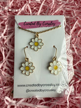Load image into Gallery viewer, White Flower Jewellery Set
